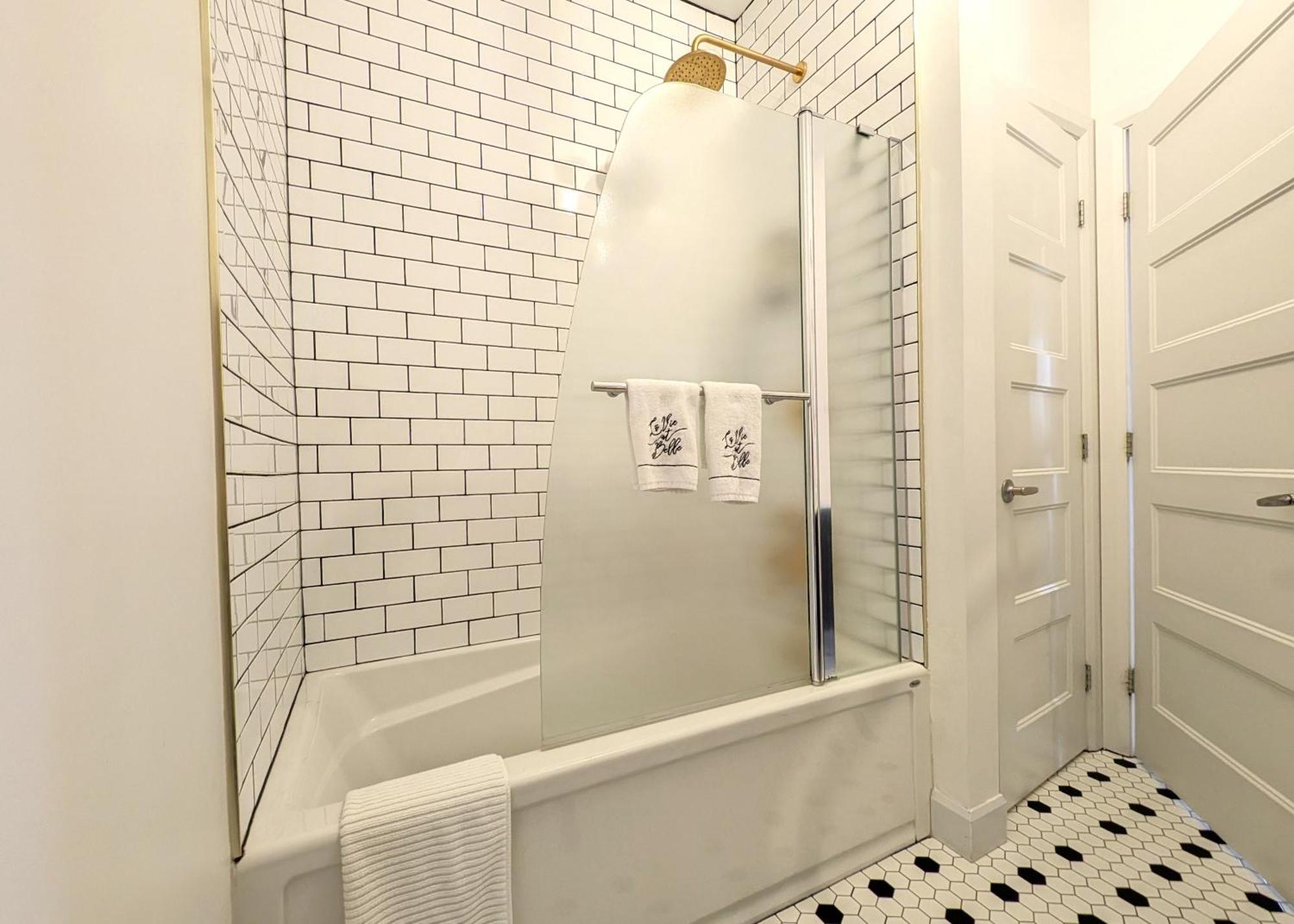 La Vie Est Belle: Free Parking, Gym, Rooftop Terrace Quebec City Bagian luar foto